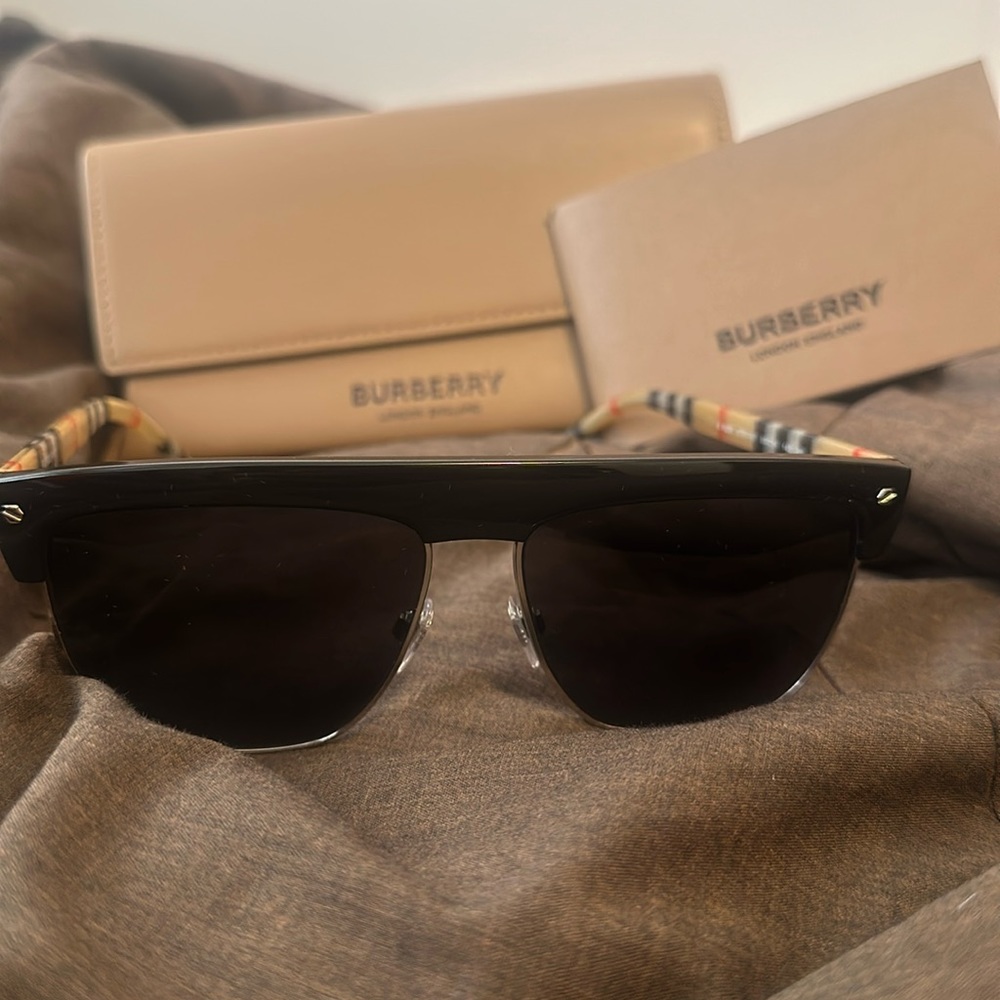 Burberry sunglasses for sell 200